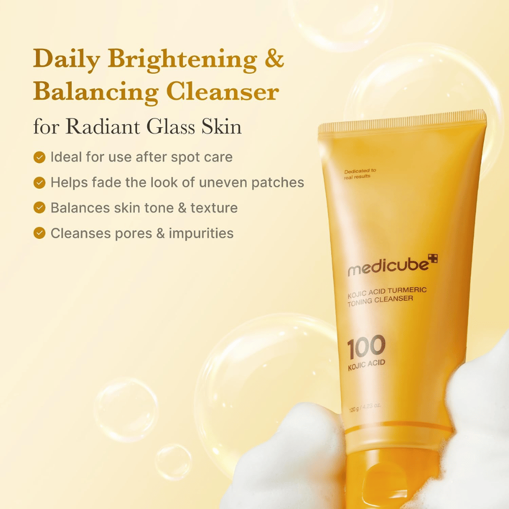 Medicube Kojic Acid Turmeric Toning Cleanser, rens til en mere ensartet hudtone og glød. Gul tube med renseskum og produktfordele.