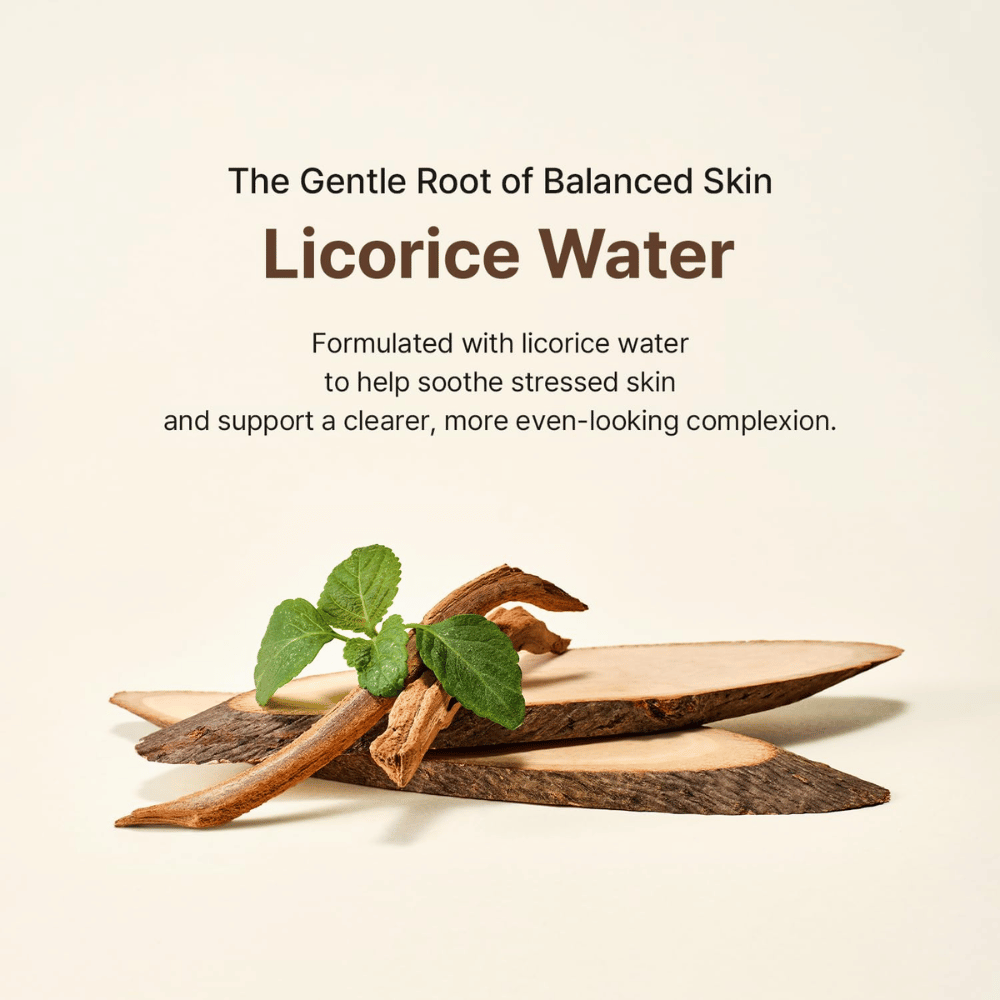 Lakridsrod og grønne blade illustrerer hovedingrediensen i Acwell Licorice pH Balancing Essence Mist. Lakridsvand hjælper med at berolige stresset hud og bidrage til en mere ensartet hudtone.
