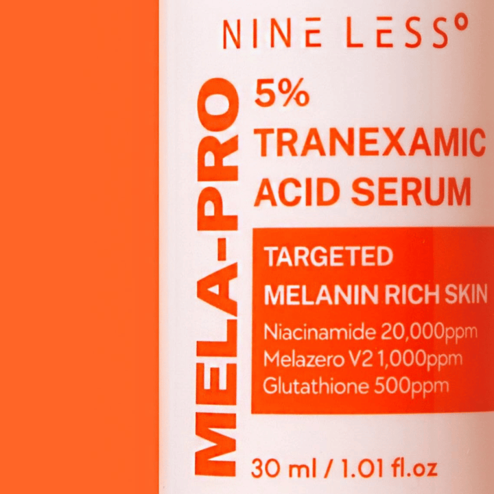 Nærbillede af NINE LESS MELA-PRO 5% Tranexamic Acid Serum med 5% tranexaminsyre, niacinamid og glutathione.