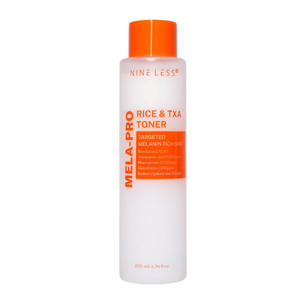 6. NINE LESS MELA-PRO Rice & TXA Toner 200 ml – hvid tonerflaske med orange låg og etiket mod hvid baggrund