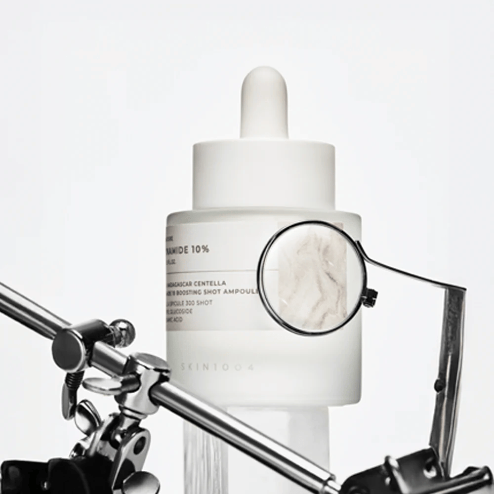 Detaljebillede af SKIN1004 Madagascar Centella Niacinamide 10 Boosting Shot Ampoule som fremhæver ingrediensfokus og aktiv formel for klarere hud og jævn hudstruktur.