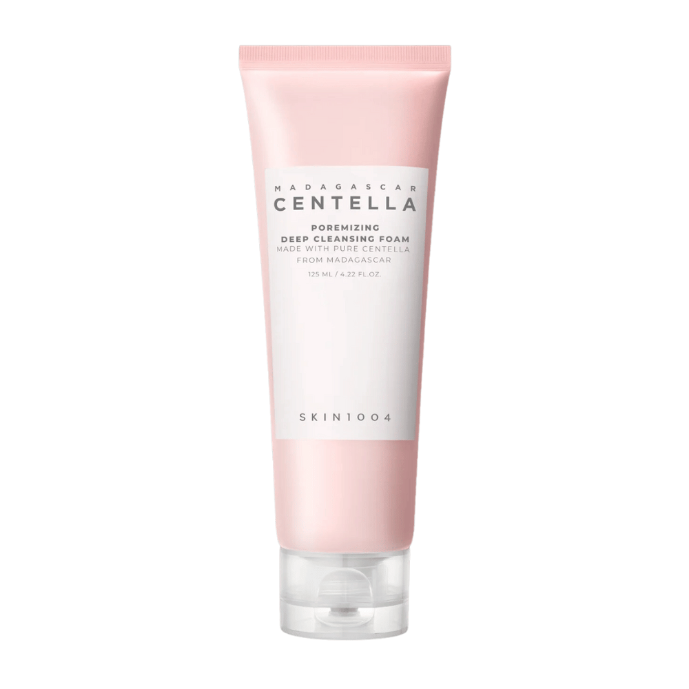 Madagascar Centella Poremizing Deep Cleansing Foam er et renseprodukt til ansigtet, præsenteret i en lyserød tube. Tuben indeholder 125 ml og er lavet med ren centella fra Madagaskar for effektivt at rense og forfine hudens porer.