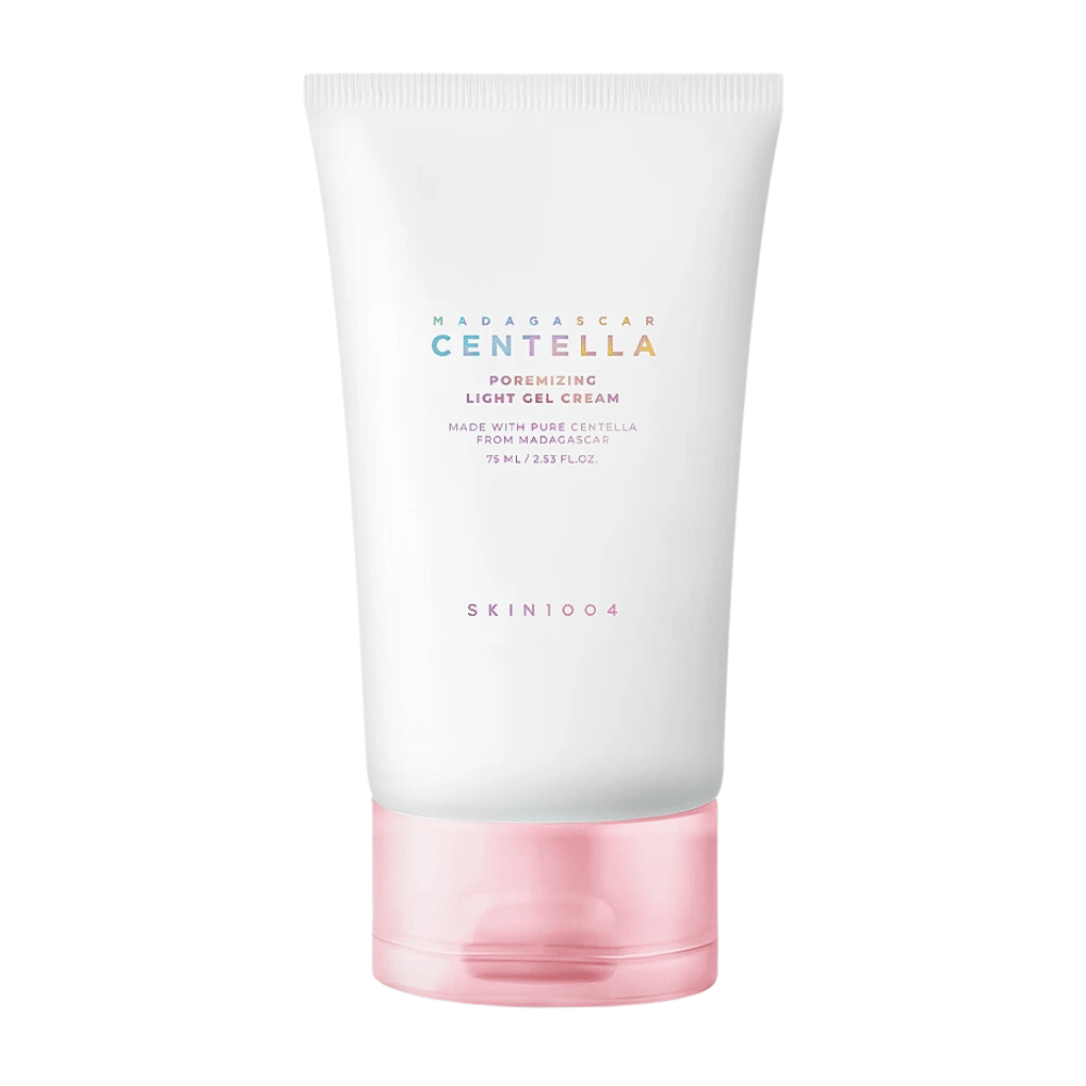 Madagascar Centella Poremizing Light Gel Cream præsenteres i en hvid og rosa tube. Produktet er lavet med ren centella fra Madagaskar og har en let gelélignende konsistens, hvilket gør den ideel til at reducere porer og give en frisk følelse.