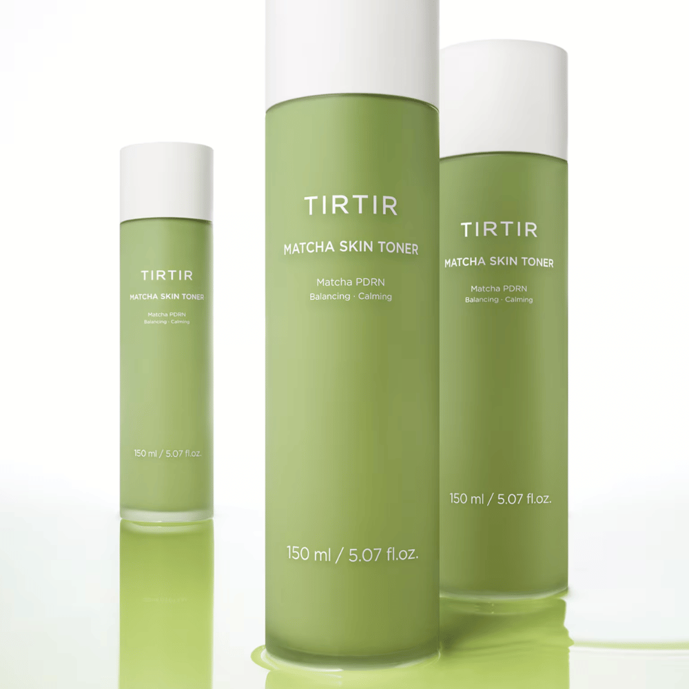 TIRTIR Matcha Skin Toner ansigtsvand med matcha, som fugter i dybden, styrker hudbarrieren og giver en balanceret glød.