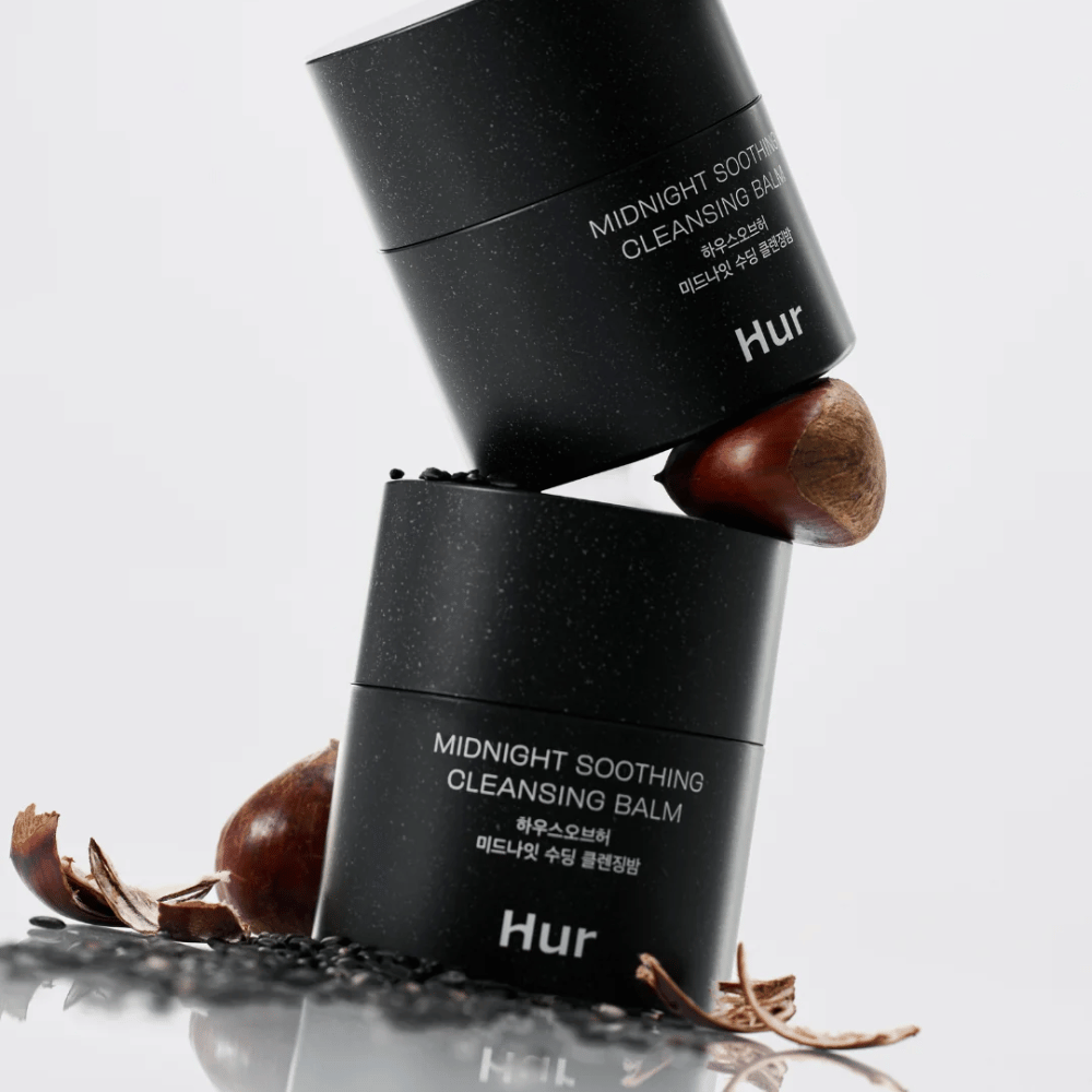 To krukker Hvordan Midnight Soothing Cleansing Balm stablet med naturlige ingredienser. Nærende cleansing balm til daglig rens af følsom hud.