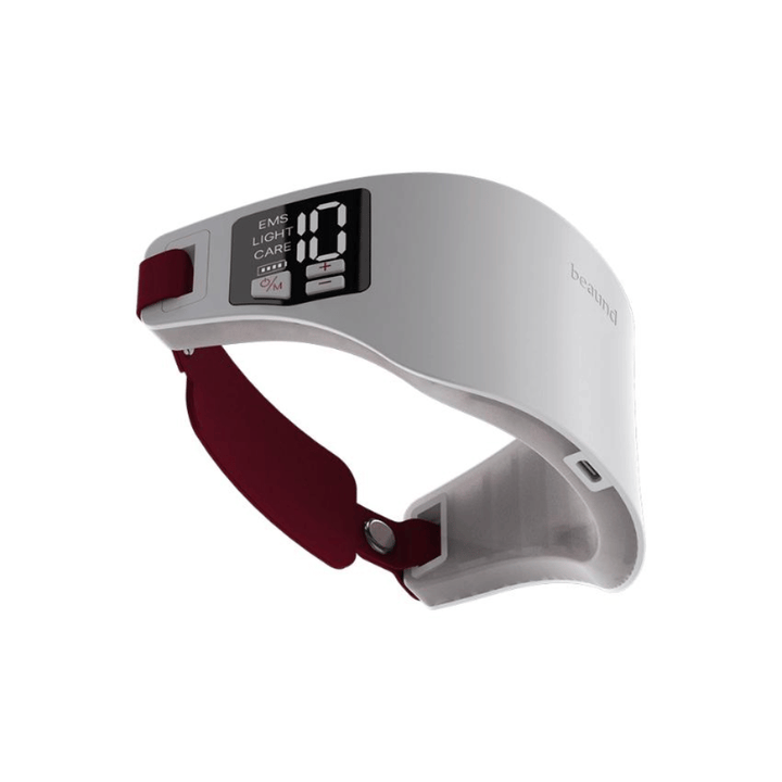 Vinkelbillede af Neckcera med rem og kontrolpanel synligt. Det illustrerer produktets form, pasform og brugervenlige design.