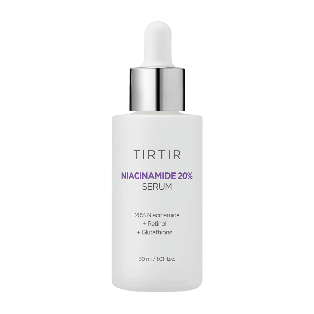 Flasken med Tirtirs "Niacinamide 20% Serum" står på en hvid baggrund. Serummet indeholder 20 % niacinamid, retinol og glutation, og er designet til at forbedre hudens struktur og give en mere strålende hud. Flaskens indhold er 30 ml.