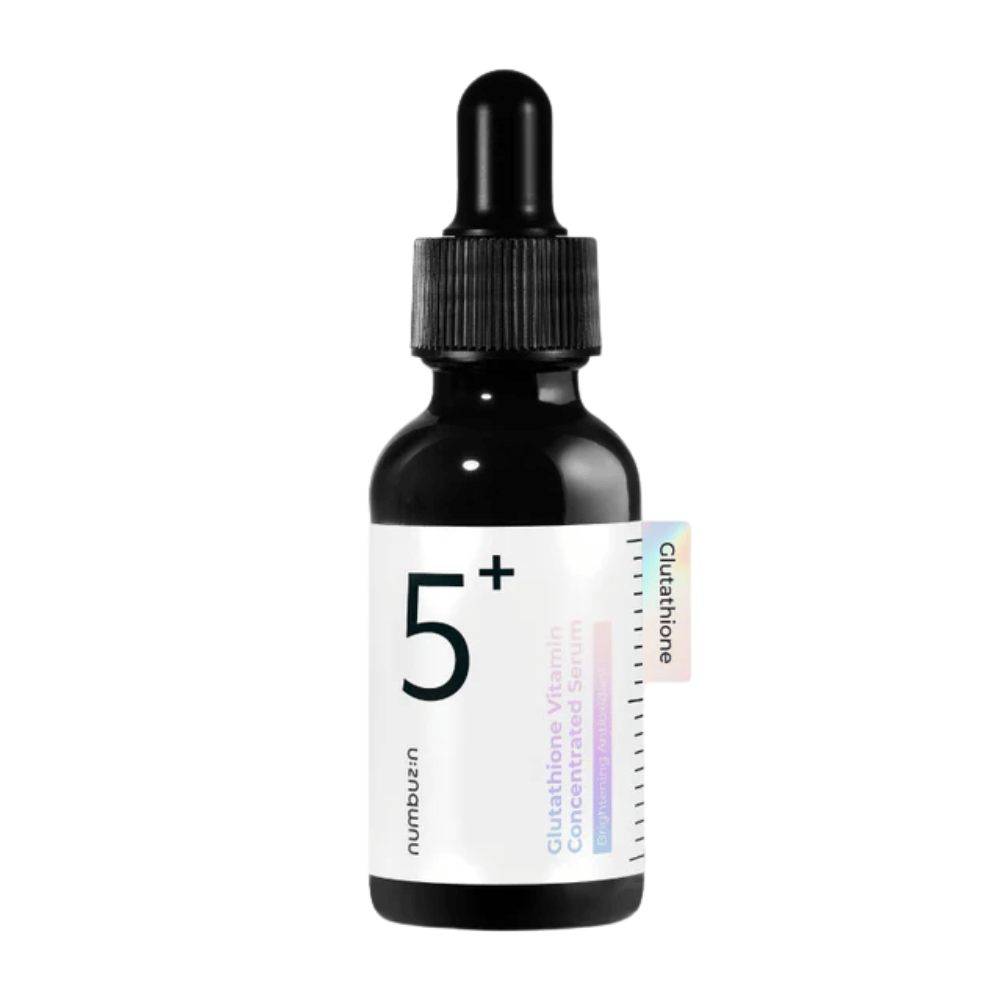 Produktbillede på Numbuzin No.5+ Glutathione Vitamin Concentrated Serum i sort glasflaske med pipette. For pigmentudjævnende resultat.