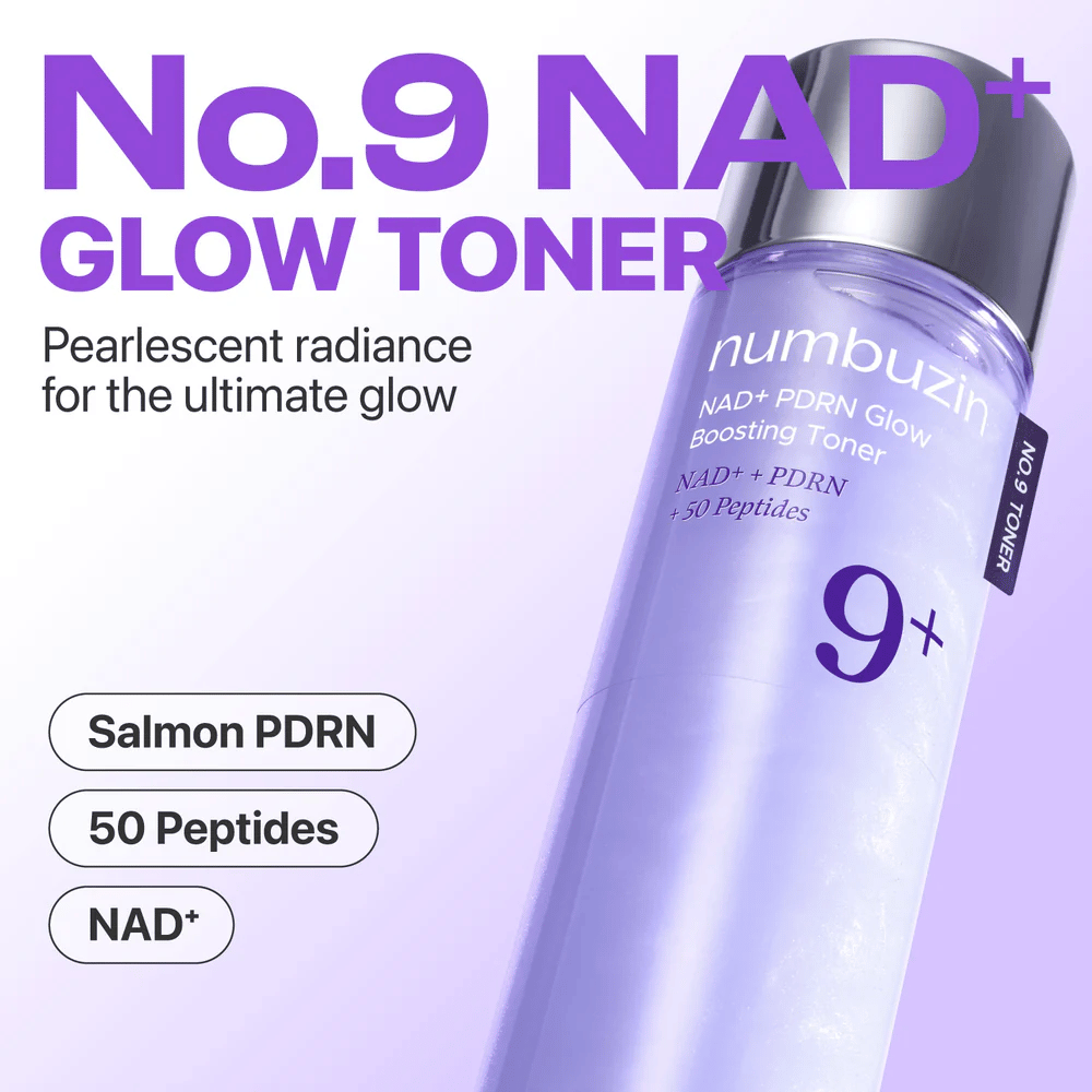 Produktbillede af Numbuzin No.9 NAD+ Glow Toner i lilla flaske. Tekst: ”Pearlescent radiance for the ultimate glow” med ingredienser Salmon PDRN, 50 Peptides, NAD+.