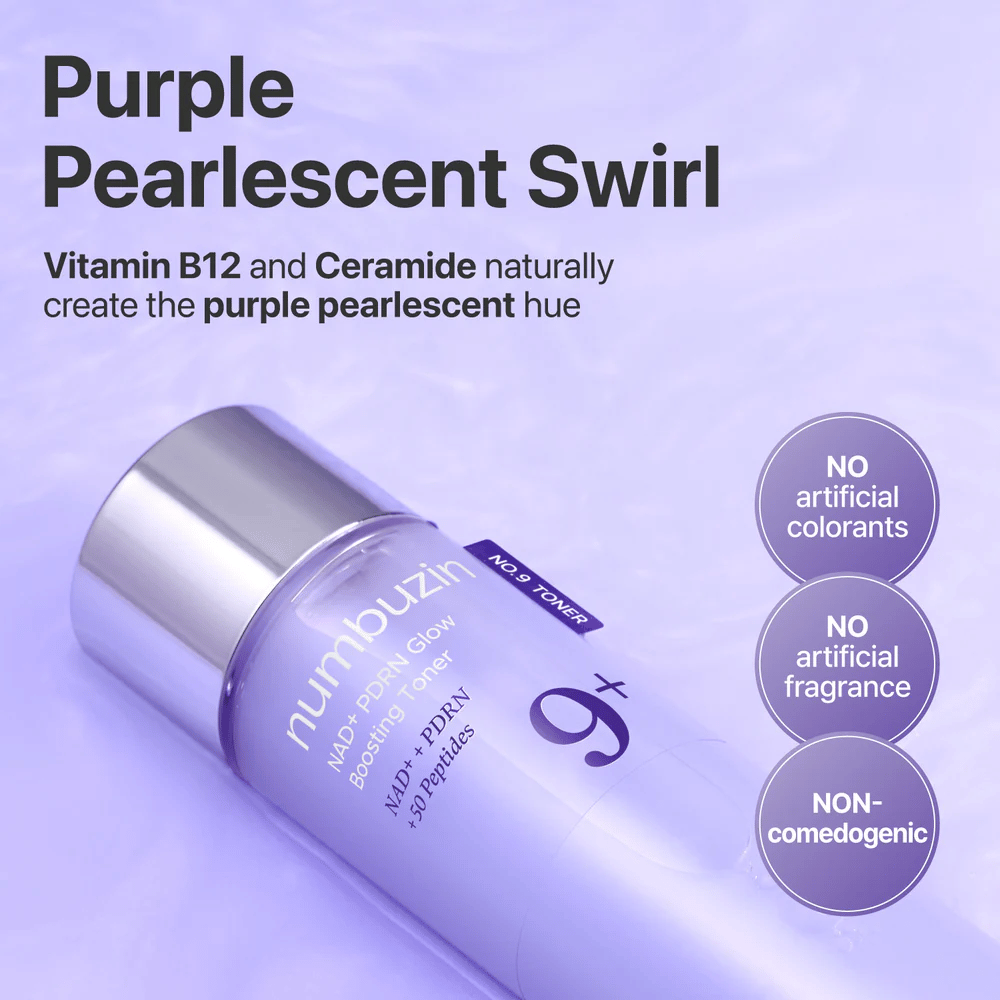 Nærbillede af Numbuzin No.9 Toner med tekst om ”Purple Pearlescent Swirl”. Indeholder vitamin B12 og ceramid, uden kunstige farvestoffer eller dufte.