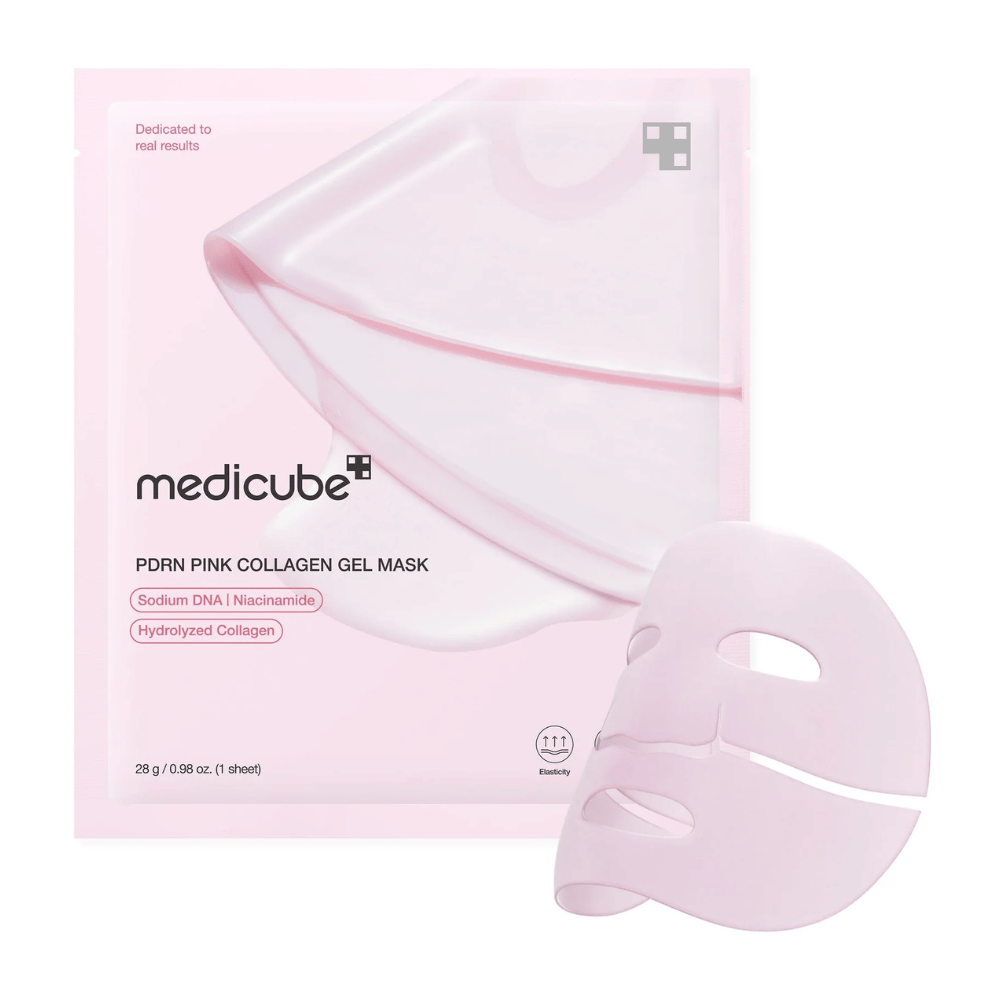 En lyserød emballage af medicube PDRN Pink Collagen Gel Mask med en gennemsigtig gelmaske ved siden af. Indeholder ingredienser som Sodium DNA, Niacinamid og Hydrolyseret Kollagen for elasticitet og fugtighed.