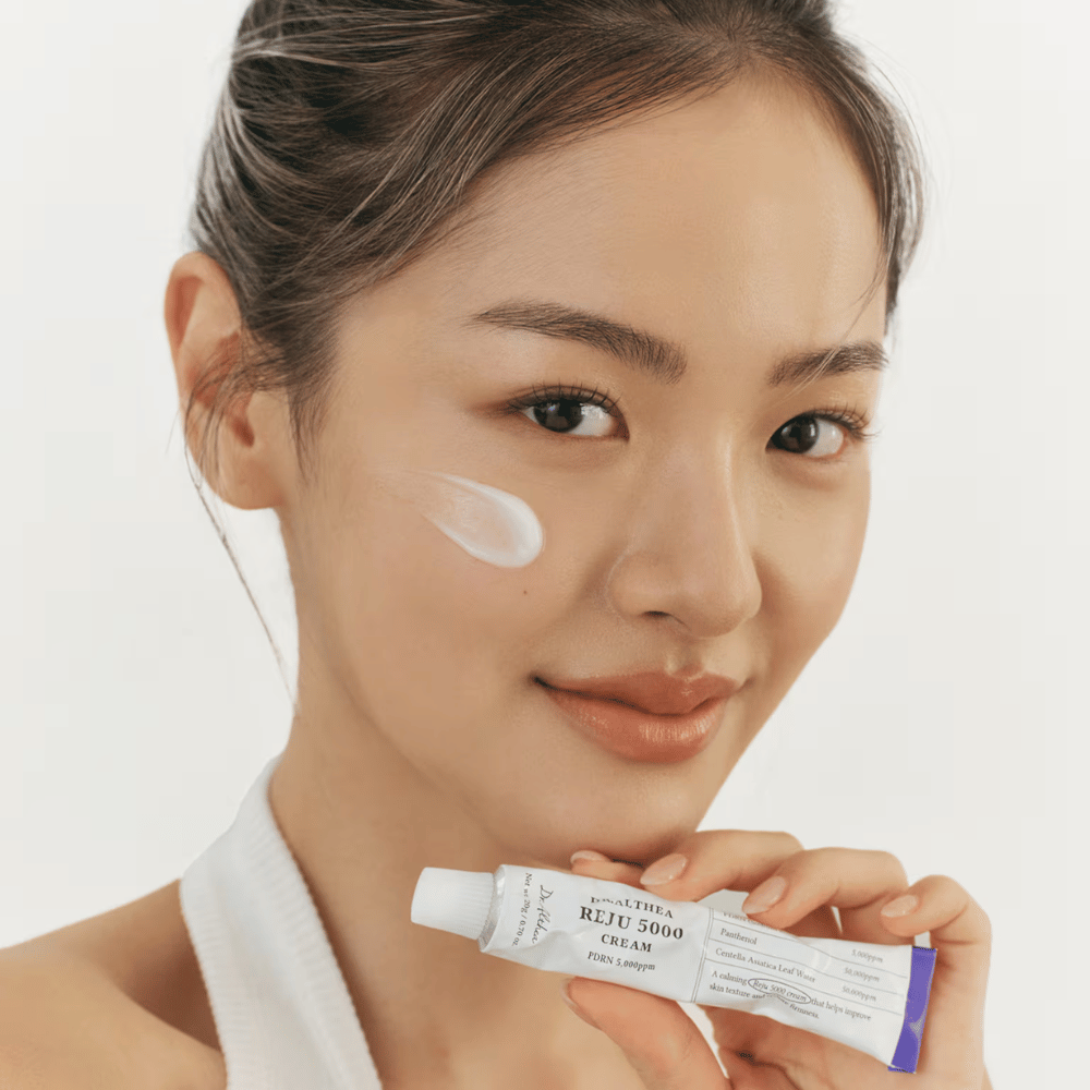 Dr. Althea Reju 5000 Cream PDRN 5000ppm påført huden – beroligende og barriereforstærkende ansigtscreme til sensitiv hud