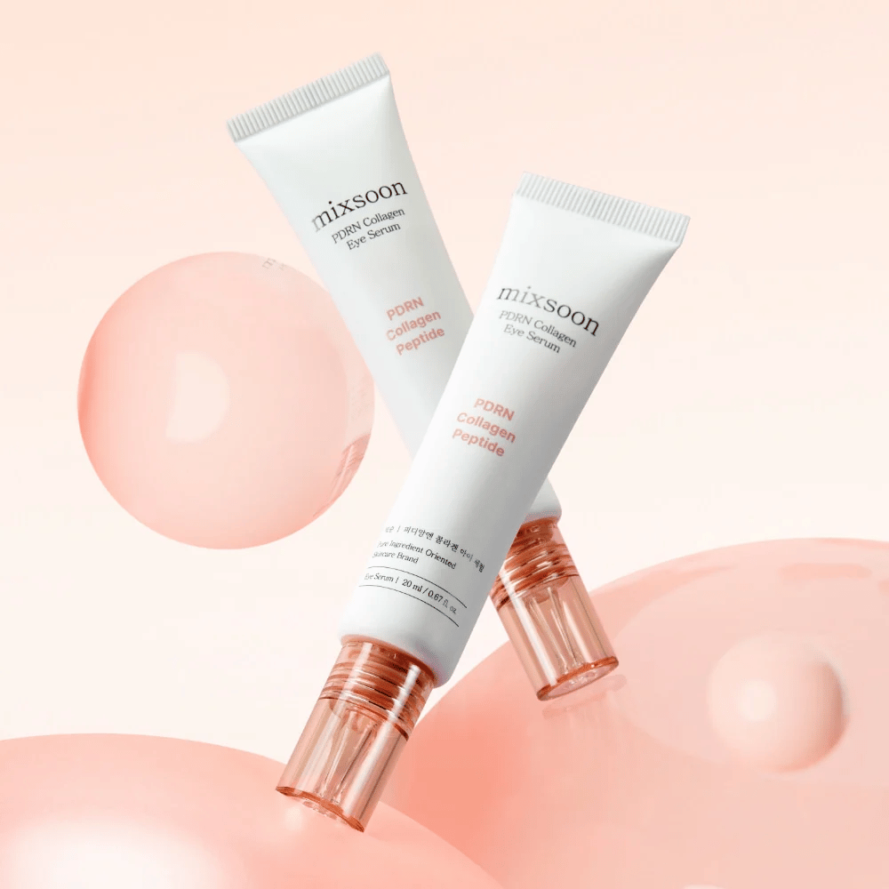 Mixsoon PDRN Collagen Eye Serum mod en baggrund med lyserøde bobler. Et glødgivende øjenserum med PDRN, kollagen og peptider.