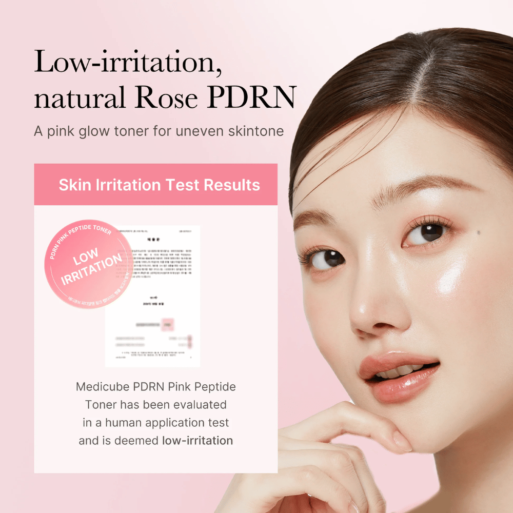 Medicube PDRN Pink Peptide Toner testet for lav irritation, vises sammen med model med jævn og glowy hud.