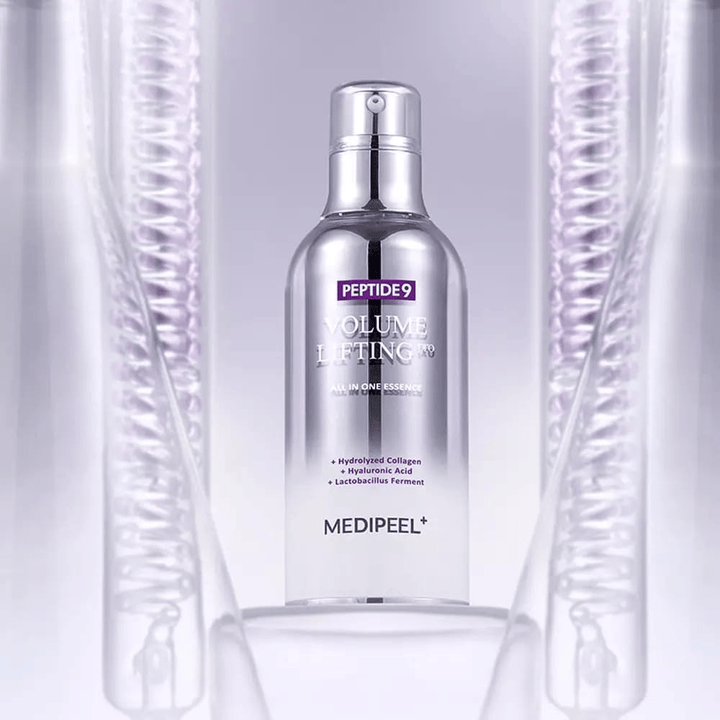 Medi-Peel Peptide 9 Volume Lifting Essence hudpleje – koreansk essence med peptider og kollagen som hjælper med at reducere fine linjer og styrke hudbarrieren.