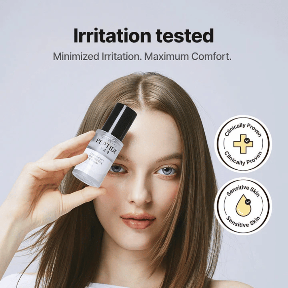 Kvinde holder COSRX Peptide 132 Hair Serum – klinisk testet formel til følsom hud og maksimal komfort.