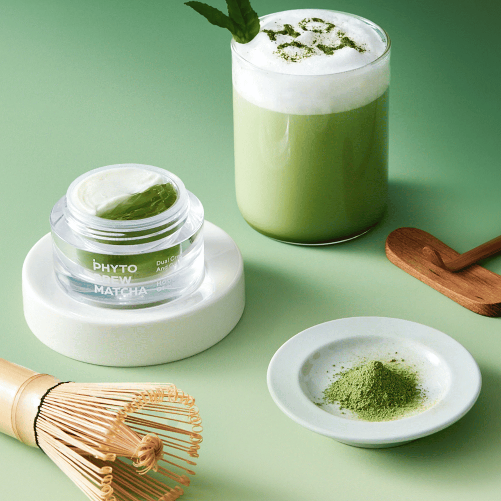 Dual cream og gel med matchaekstrakt, som giver intensiv fugt, beroliger sensitiv hud og styrker hudbarrieren