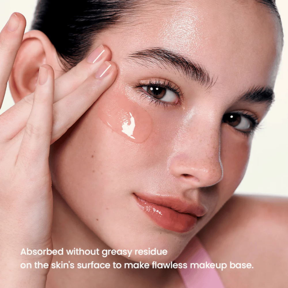 Model anvender Biodance Collagen Peptide Serum – glattere hud og perfekt base under makeup.