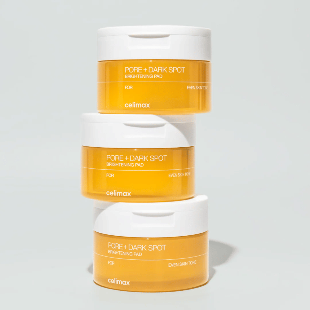 Tre krukker Celimax Pore + Dark Spot Brightening Pad – lysnende eksfolierende pads til en jævnere hud og klarere glød.