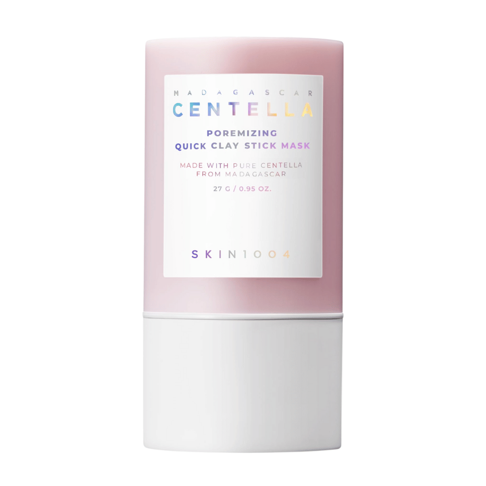 SKIN1004 Madagascar Centella Poremizing Quick Clay Stick Mask i en stilren lyserød og hvid emballage. Lermaske i stickformat for en ren og frisk hud.
