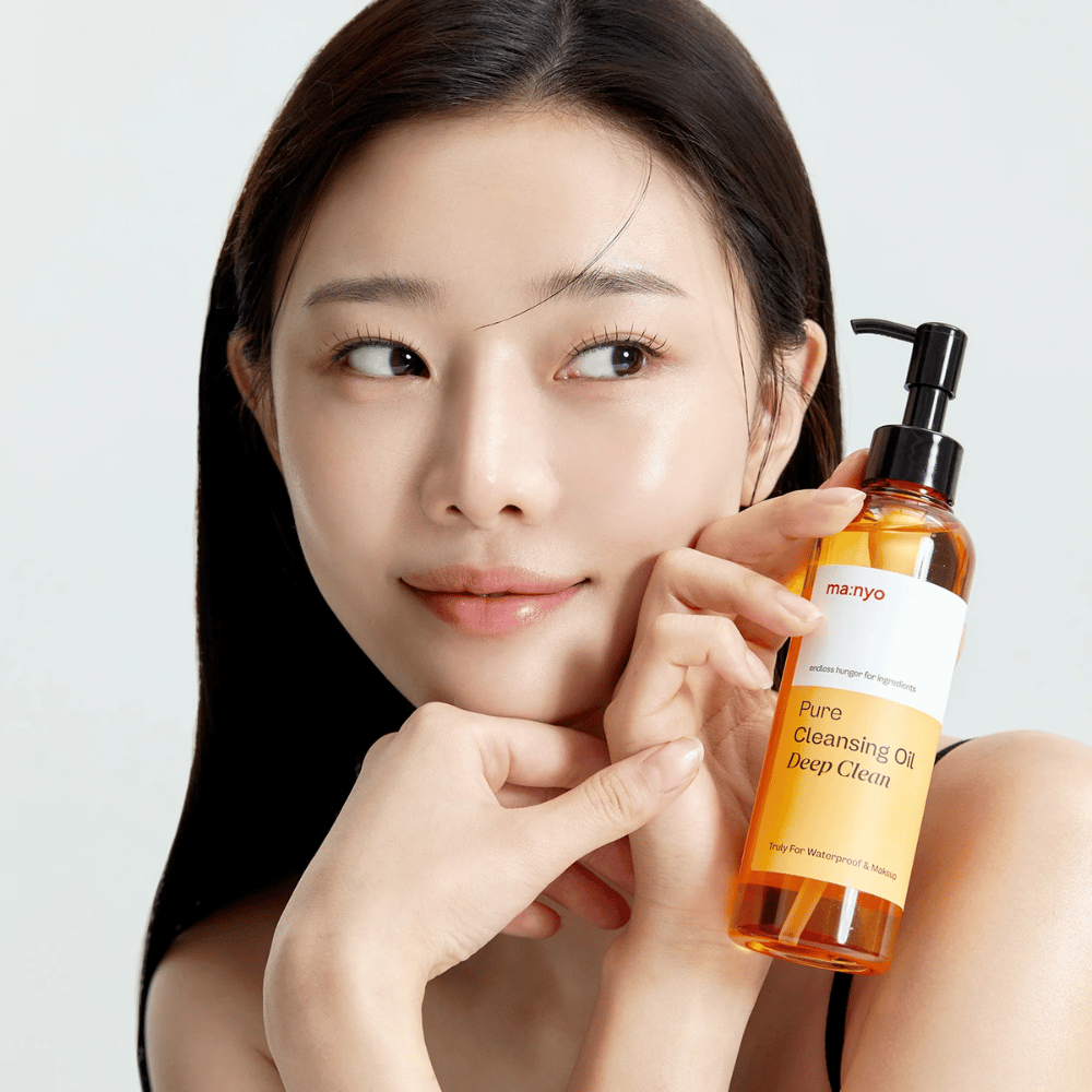 ma:nyo Pure Cleansing Oil Deep Clean – dybderensende olierens, der effektivt opløser vandfast makeup og snavs uden at udtørre huden.