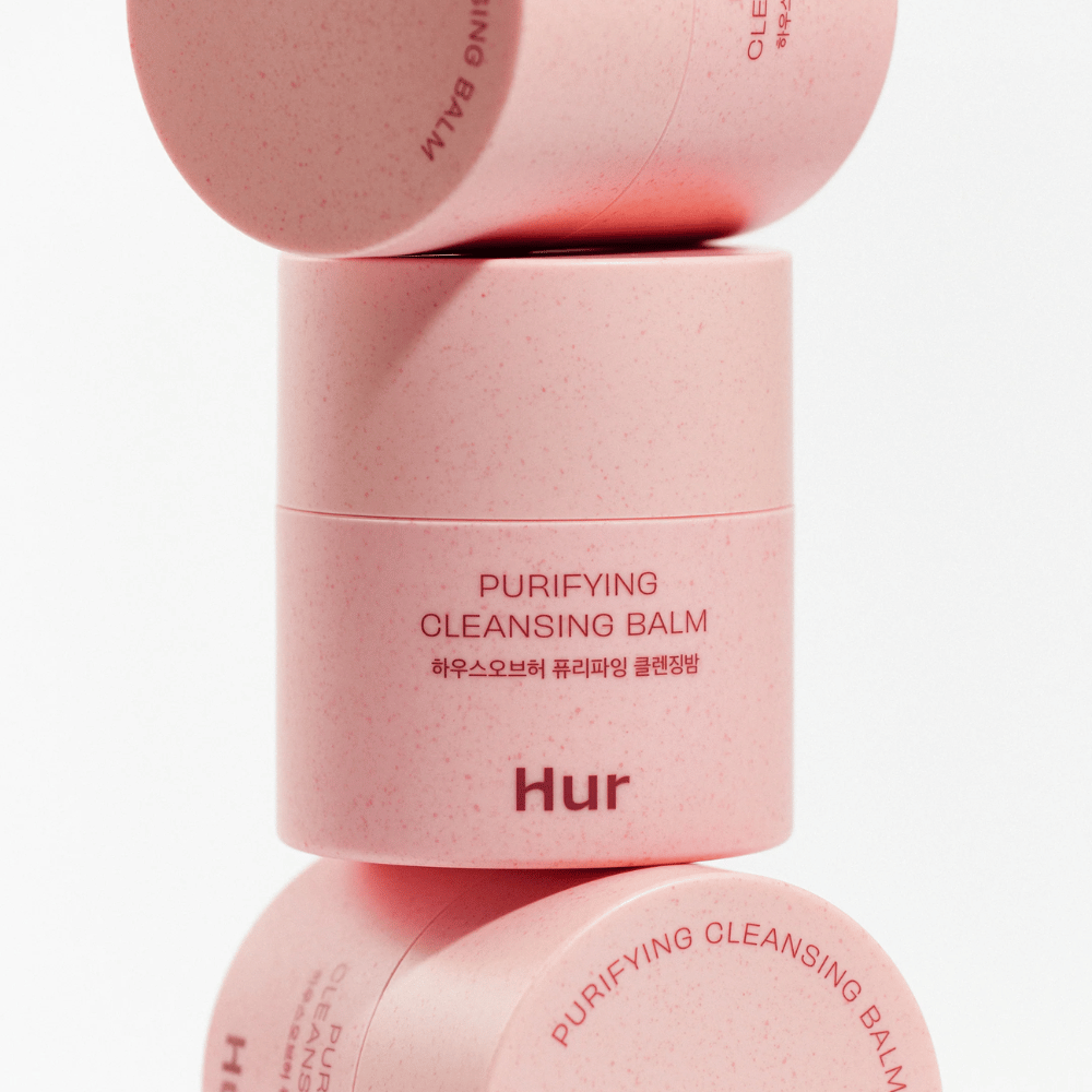 Hvordan Purifying Cleansing Balm i rosa emballage stablet i studie. Rensende cleansing balm, der effektivt opløser makeup, talg og urenheder uden at udtørre huden.