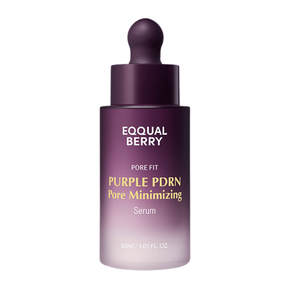 EQUAL BERRY Purple PDRN Pore Minimizing Serum i en lilla glasflaske med pipette og hvid-gul tekst mod hvid baggrund.