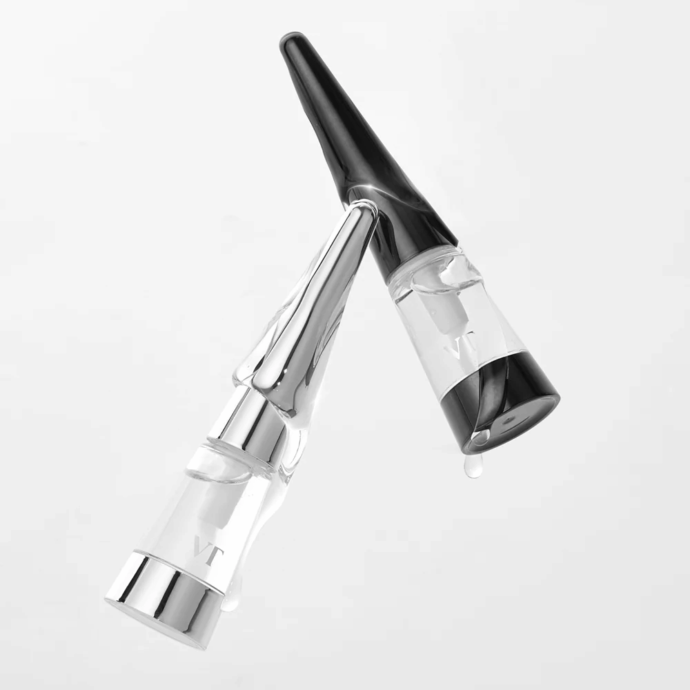 VT Cosmetics Reedle Shot Lip Plumper Beginner i transparent emballage med sølvdetaljer, vist i vinkel for at fremhæve design og formel.