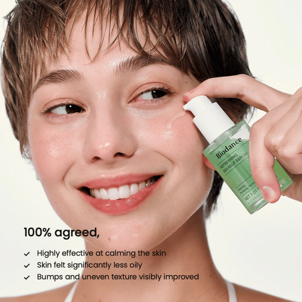 Model anvender Biodance Sea Kelp Serum – balancerer talg og beroliger følsom hud.