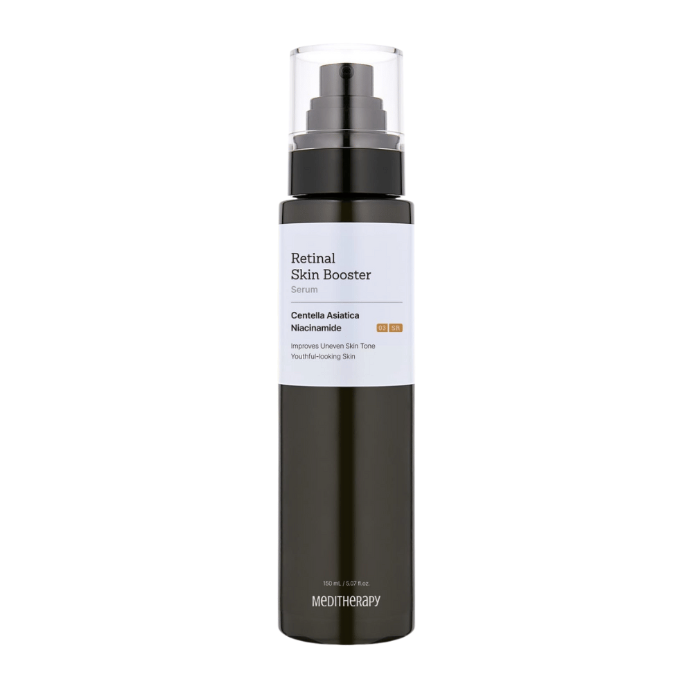 Meditherapy Retinal Skin Booster Serum i mørk pumpeflaske. Formlen med Centella Asiatica og niacinamid forbedrer hudtonen og giver en ungdommelig glød.