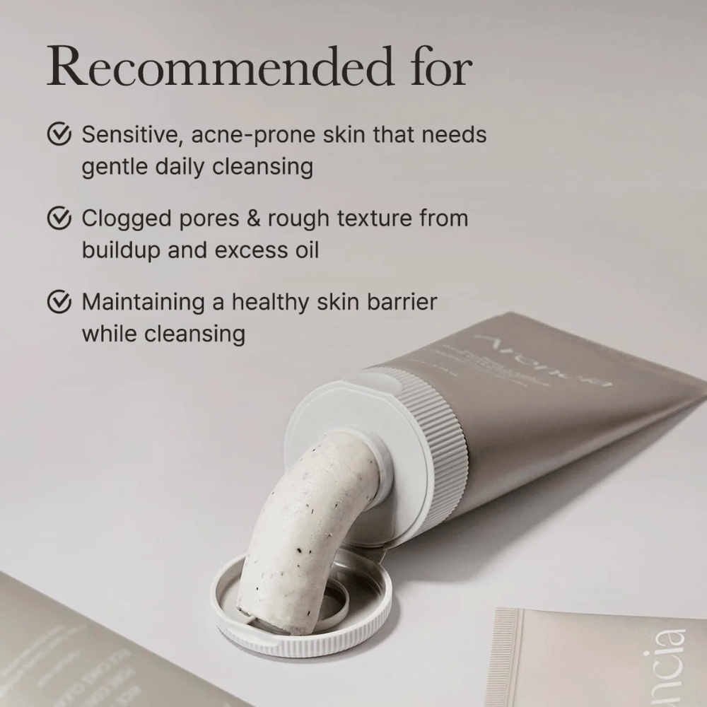 Arencia Rice + LHA Pore Control Rice Cake Cleanser i tube med produkt presset ud, viser cremet konsistens tilpasset følsom og akneudsat hud.