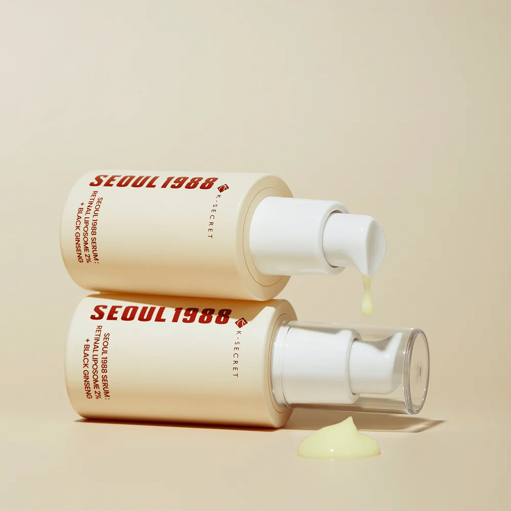 SEOUL 1988 Serum - Retinal Liposome 2% + Sort Ginseng

Et kraftfuldt anti-aging-serum, der kombinerer 2% Retinal Liposome og Sort Ginseng for at fremme cellefornyelse, udjævne hudtonen og give en fastere hud.

Retinal Liposome 2%: En avanceret form for retinoid, der effektivt reducerer rynker og fine linjer.
Sort Ginseng: Rig på antioxidanter, styrker hudbarrieren og giver dyb næring.
Hurtigtabsorberende formel: Let konsistens, der trænger dybt ind i huden uden at irritere.
Perfekt for dig, der ønsker