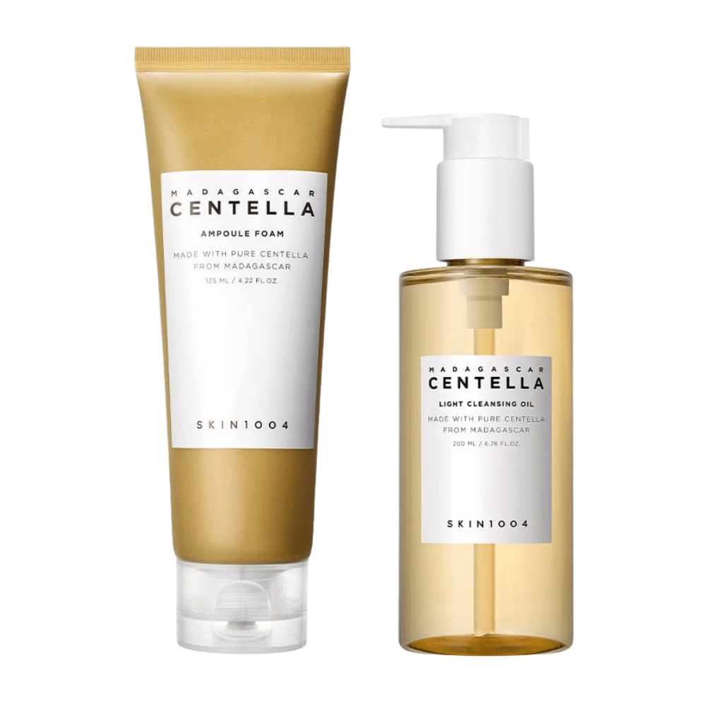 SKIN1004 Madagascar Centella Double Cleansing Duo Set med Ampoule Foam i brun tube og Cleansing Oil i transparent pumpeflaske, begge med minimalistisk hvid etiket.