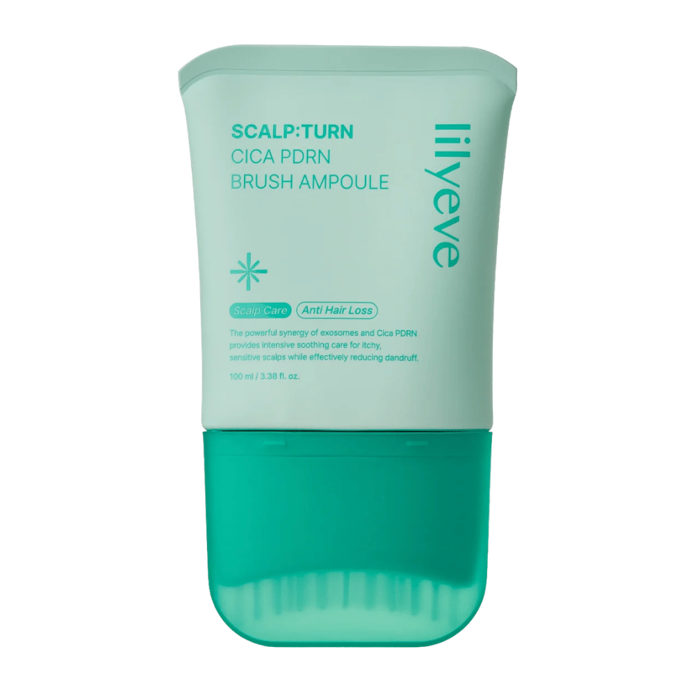 Frilagt produktbillede af LILYEVE Scalp:Turn Cica PDRN Brush Ampoule mod hvid baggrund. Designet viser den turkise emballage med indbygget børsteapplikator til nem påføring direkte i hovedbunden.