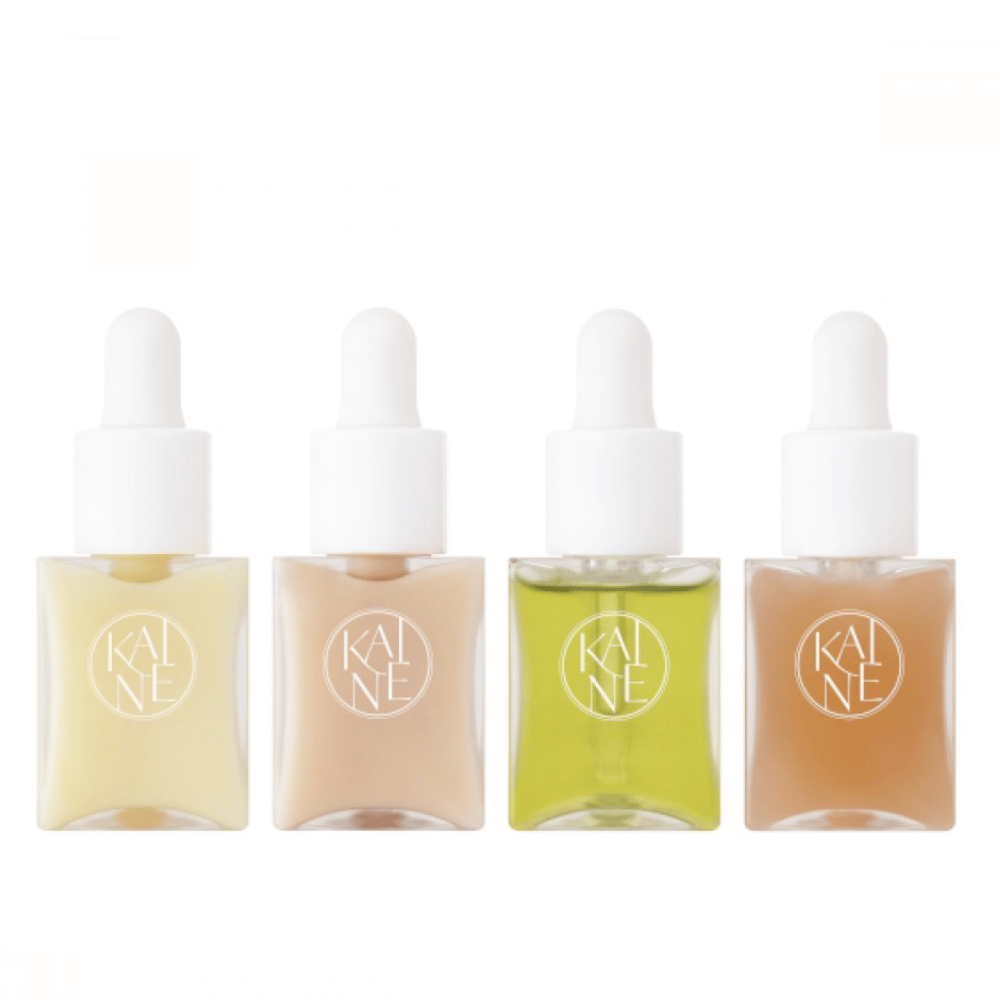 Fire farverige serumflasker fra KAINÉ Serum Discovery Kit med pipettekork, designet til at imødekomme forskellige hudbehov i en minimalistisk og stilren emballage.