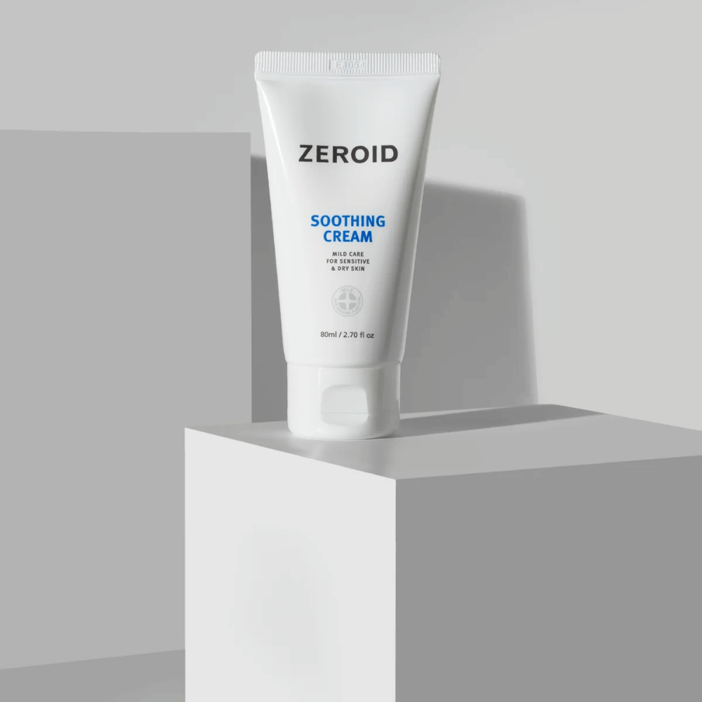 ZEROID Soothing Cream 80 ml på podium til daglig fugtpleje af tør og sensitiv hud