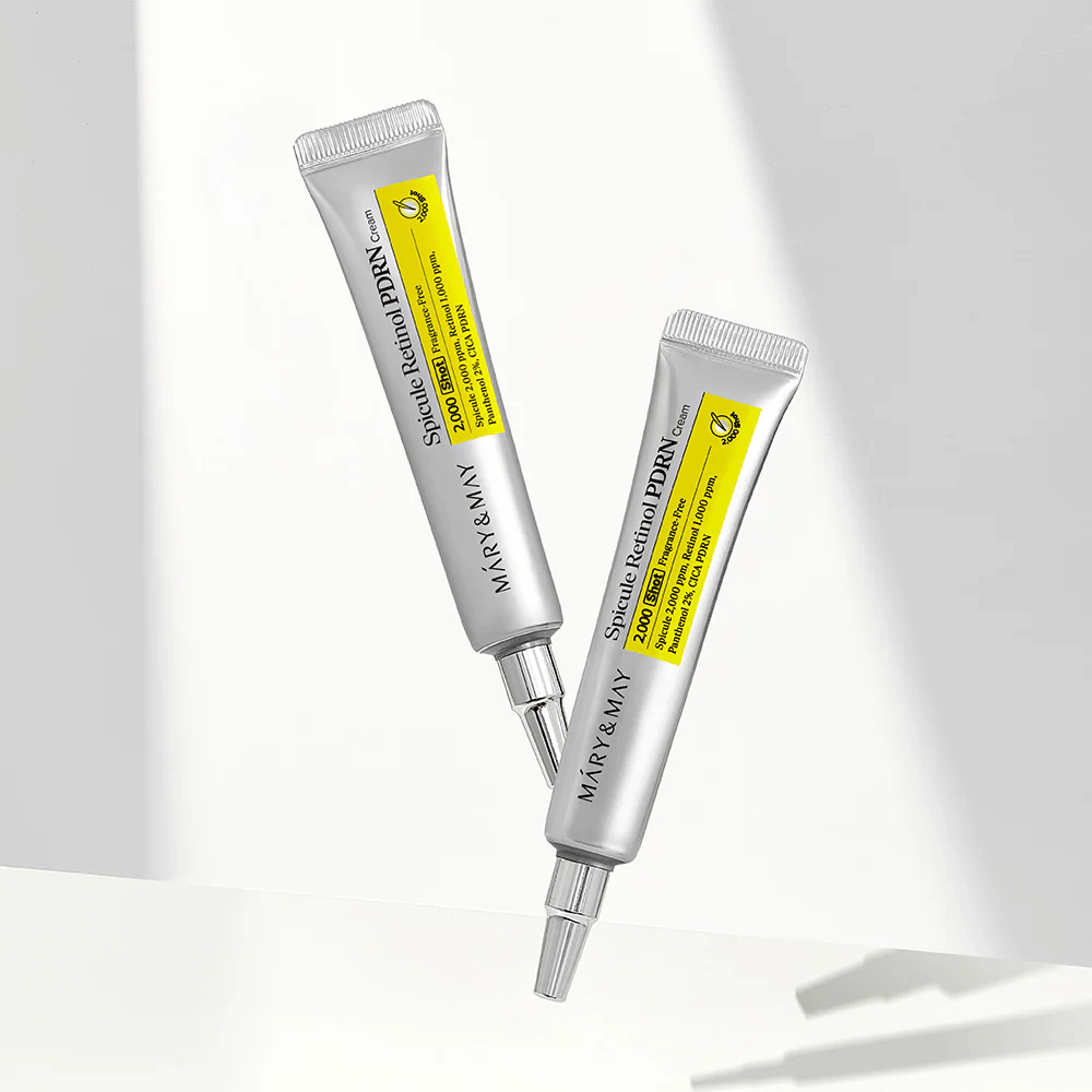 To tuber af MARY & MAY Spicule Retinol PDRN Cream på lys baggrund, en intensiv natcreme med spicule og retinol til hudfornyelse og forbedret hudtekstur.