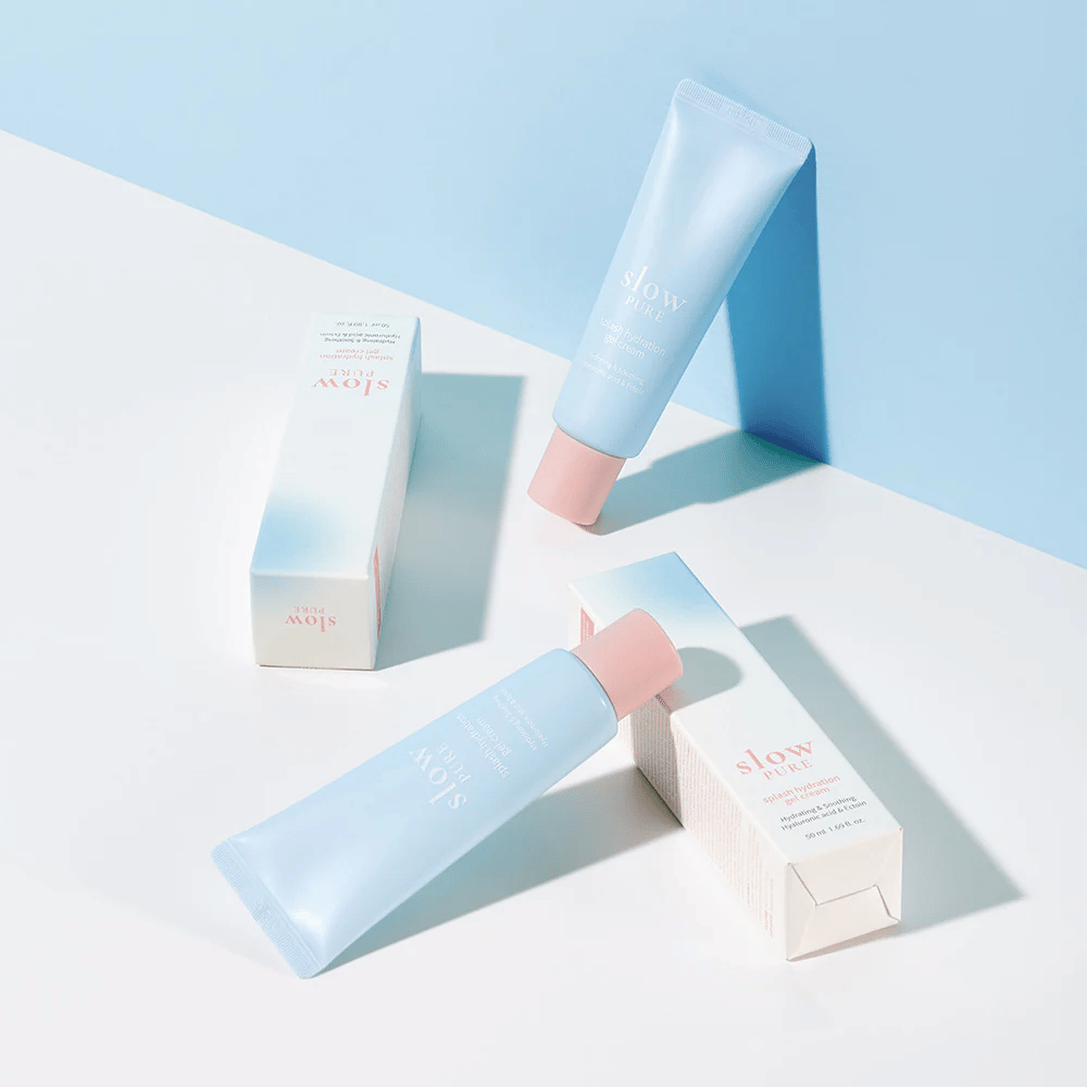 Flere Slow Pure Splash Hydration Gel Cream tuber med emballage i lyseblå og hvide toner.