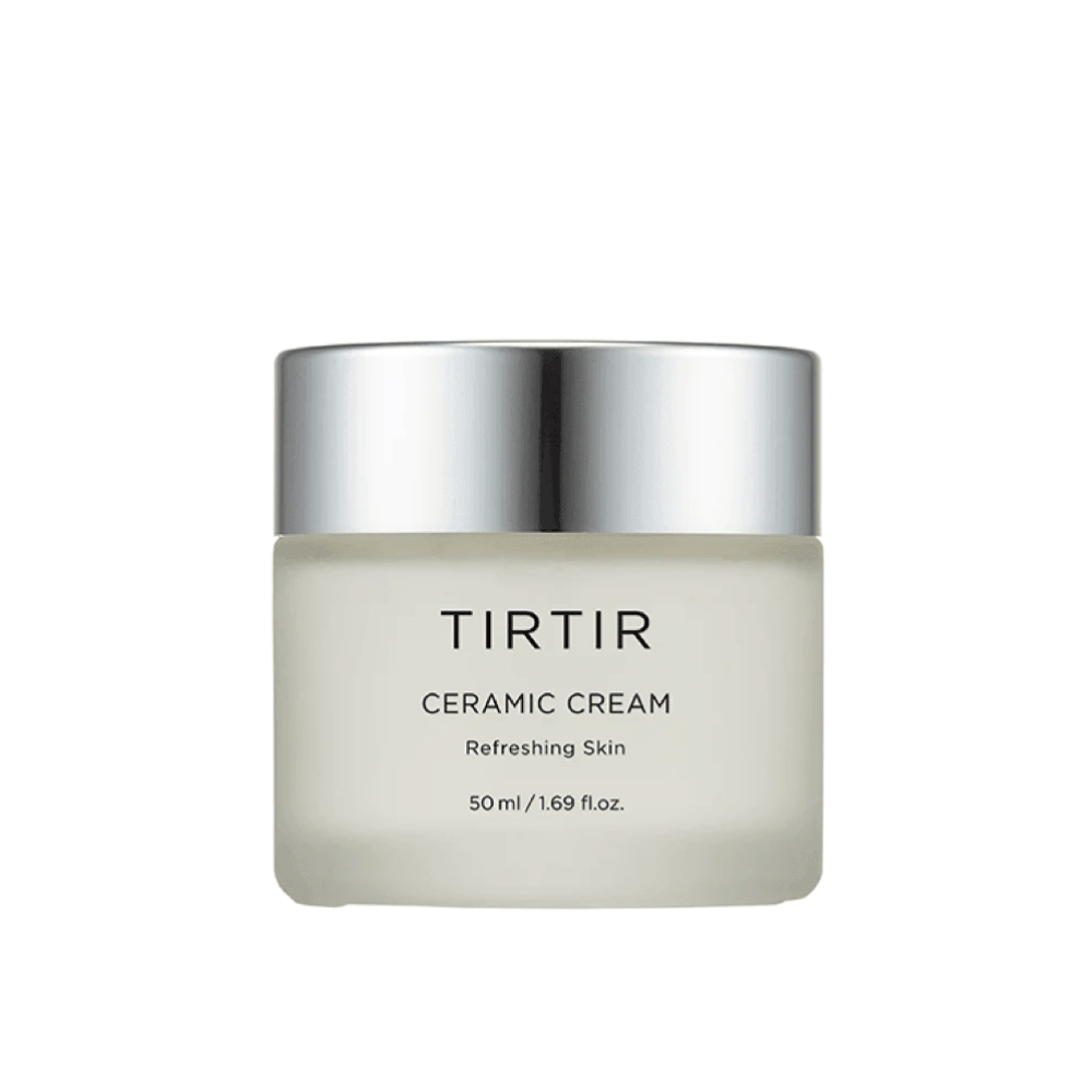 En krukke af TIRTIR Ceramic Cream beregnet til "Refreshing Skin", med en volumen på 50 ml / 1.69 fl oz. Krukken har en gradueret farve fra hvid til gennemsigtig og et sølvfarvet låg.