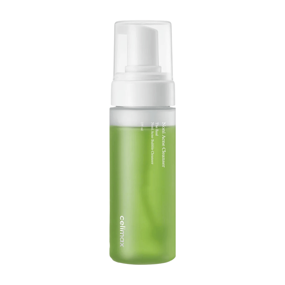 Flasken med The Real Noni Acne Bubble Cleanser viser en frisk og grøn tone, hvilket indikerer naturlige ingredienser. Pumpedispenseren gør den brugervenlig og perfekt til at skabe et rigt, skummende rengøringsmiddel. Ideel til at bekæmpe akne og give huden en klar og ren følelse.