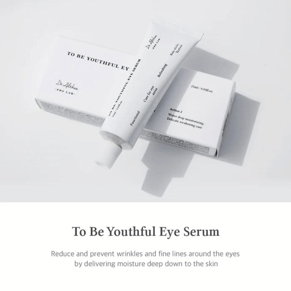 Billede af Dr. Altheas "To Be Youthful Eye Serum" med en hvid tube og emballage. Produktet skal reducere og forhindre rynker og fine linjer omkring øjnene ved at levere fugt dybt ned i huden. Teksten beskriver produktets egenskaber og fordele, inklusive fugtgivende og forfriskende egenskaber.