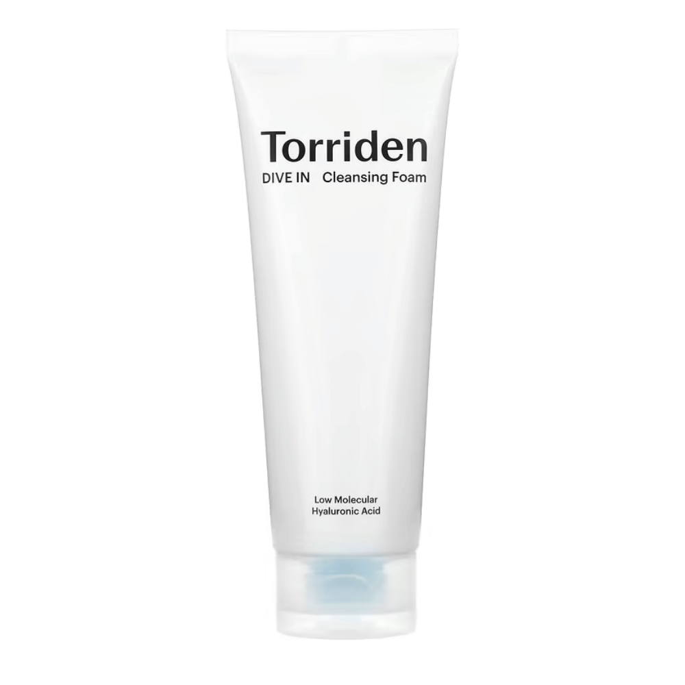 En tube DIVE-IN Low Molecular Hyaluronic Acid Cleansing Foam 150ml fra Torriden på hvid baggrund.