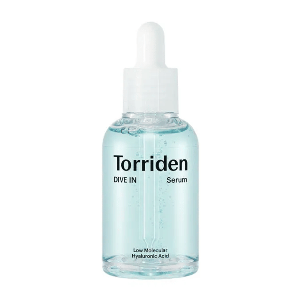 En flaske Torriden DIVE-IN Low Molecule Hyaluronic Acid Serum 50ml til fugtgivning, på hvid baggrund.