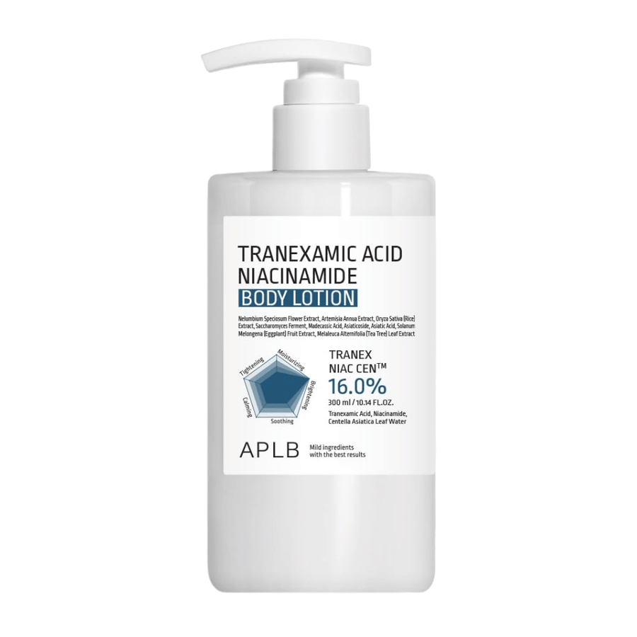 Rent produktbillede af APLB Tranexamic Acid Niacinamide Body Lotion i minimalistisk hvid pumpeflaske med fokus på fugtgivende og beroligende kropspleje til tør og følsom hud.