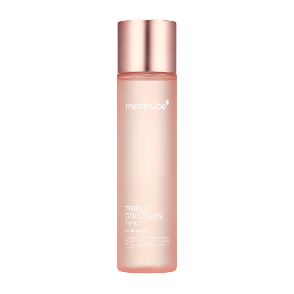 Medicube Triple Collagen Toner 4.0 i lyserød flaske med roséguldfarvet låg, en fugtgivende toner til alle hudtyper.