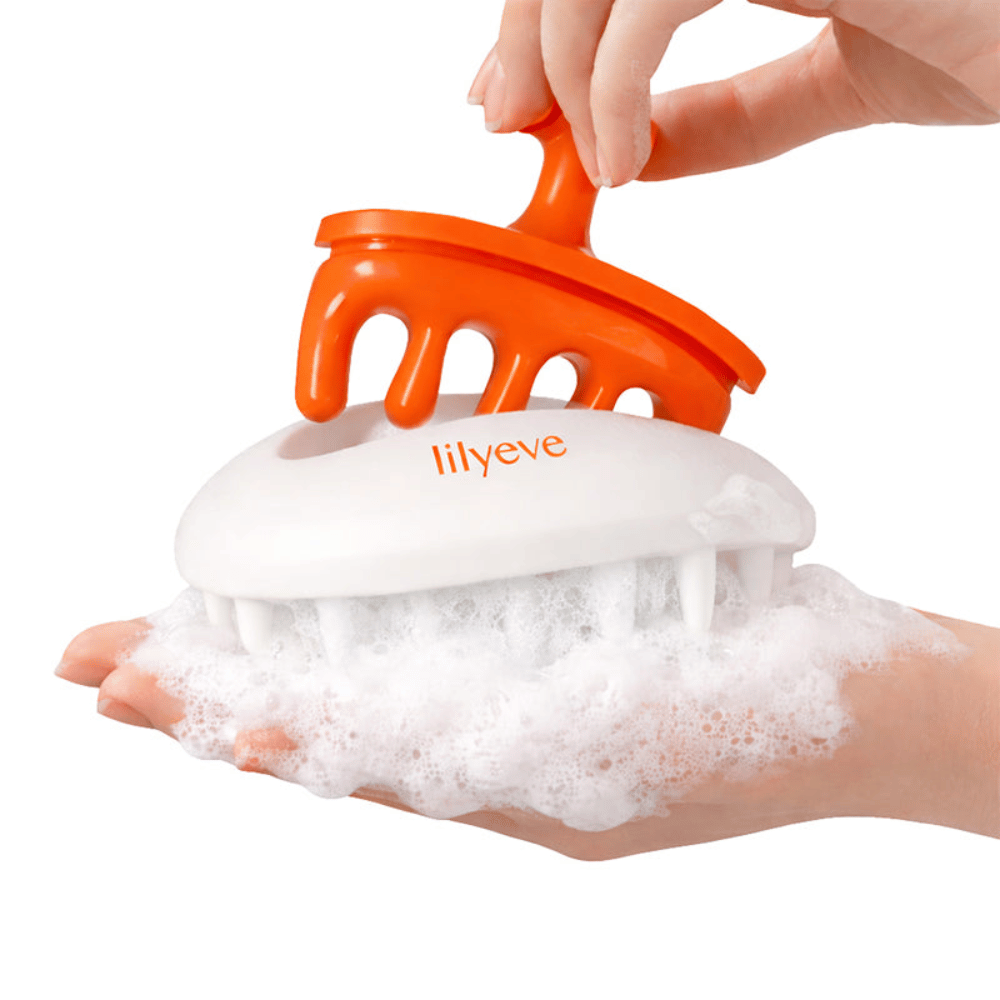 LILYEVE Two-Way Gua Sha Brush med massage- og gua sha-funktion til hovedbundspleje