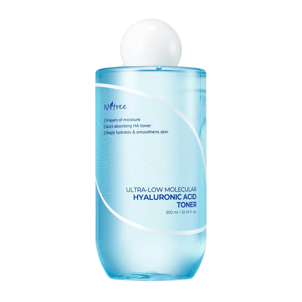 Produktbillede af Isntree Ultra-Low Molecular Hyaluronic Acid Toner, 300 ml. Flasken er lyseblå med hvid tekst og rund hvid kork, designet til at signalere fugtgivende og beroligende egenskaber.