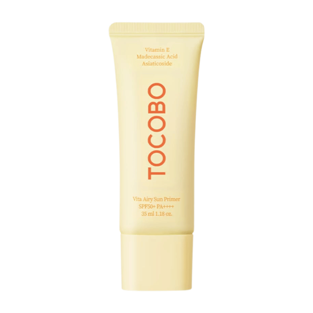 TOCOBO Vita Airy Sun Primer kombinerer SPF50+ med primerfunktion. Indeholder vitamin E og madecassoside for at berolige, beskytte og give en jævn finish.