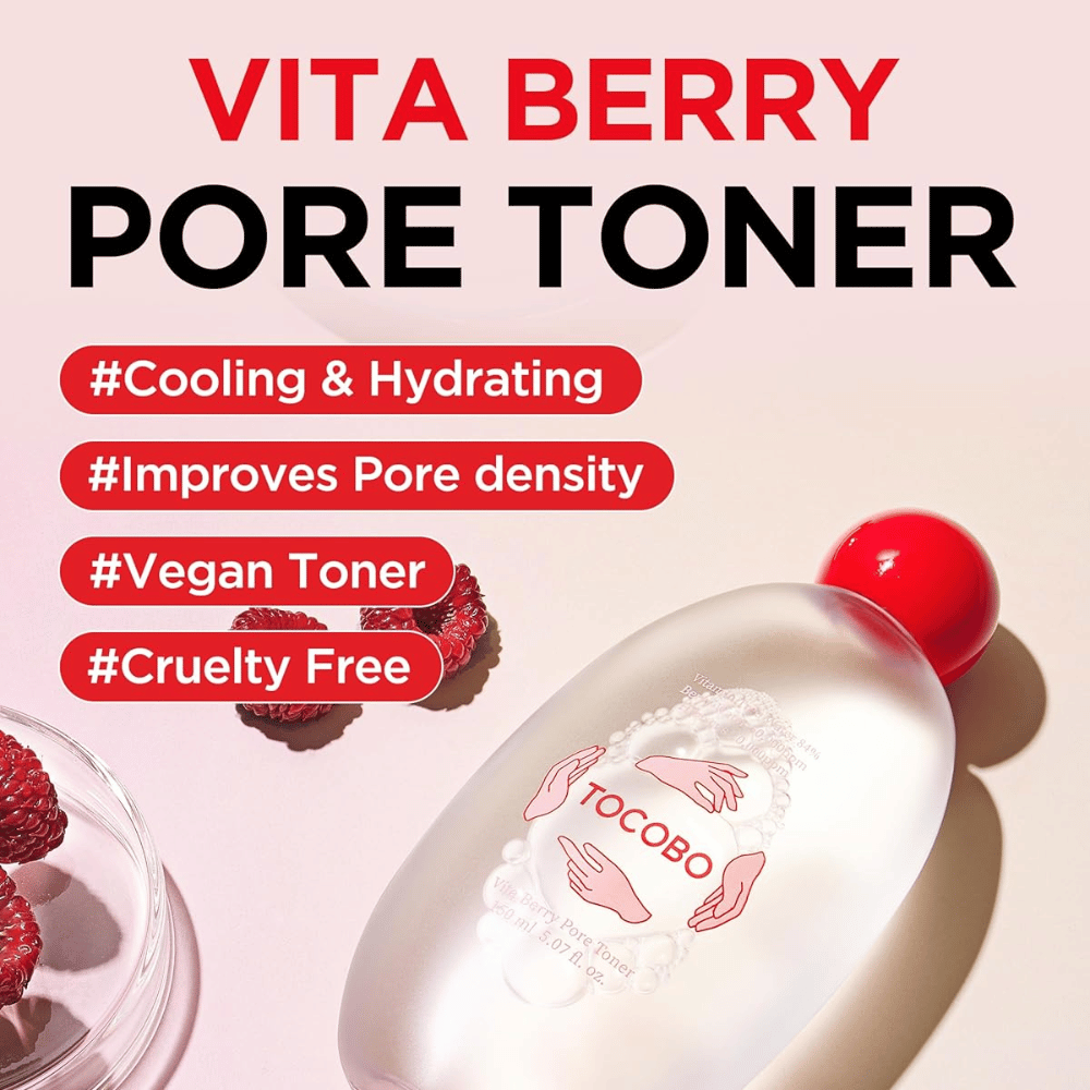 Produktbillede med tekst, der fremhæver tonerens egenskaber såsom fugtgivning, kølende følelse, forbedret porepleje samt at produktet er vegansk og cruelty-free.