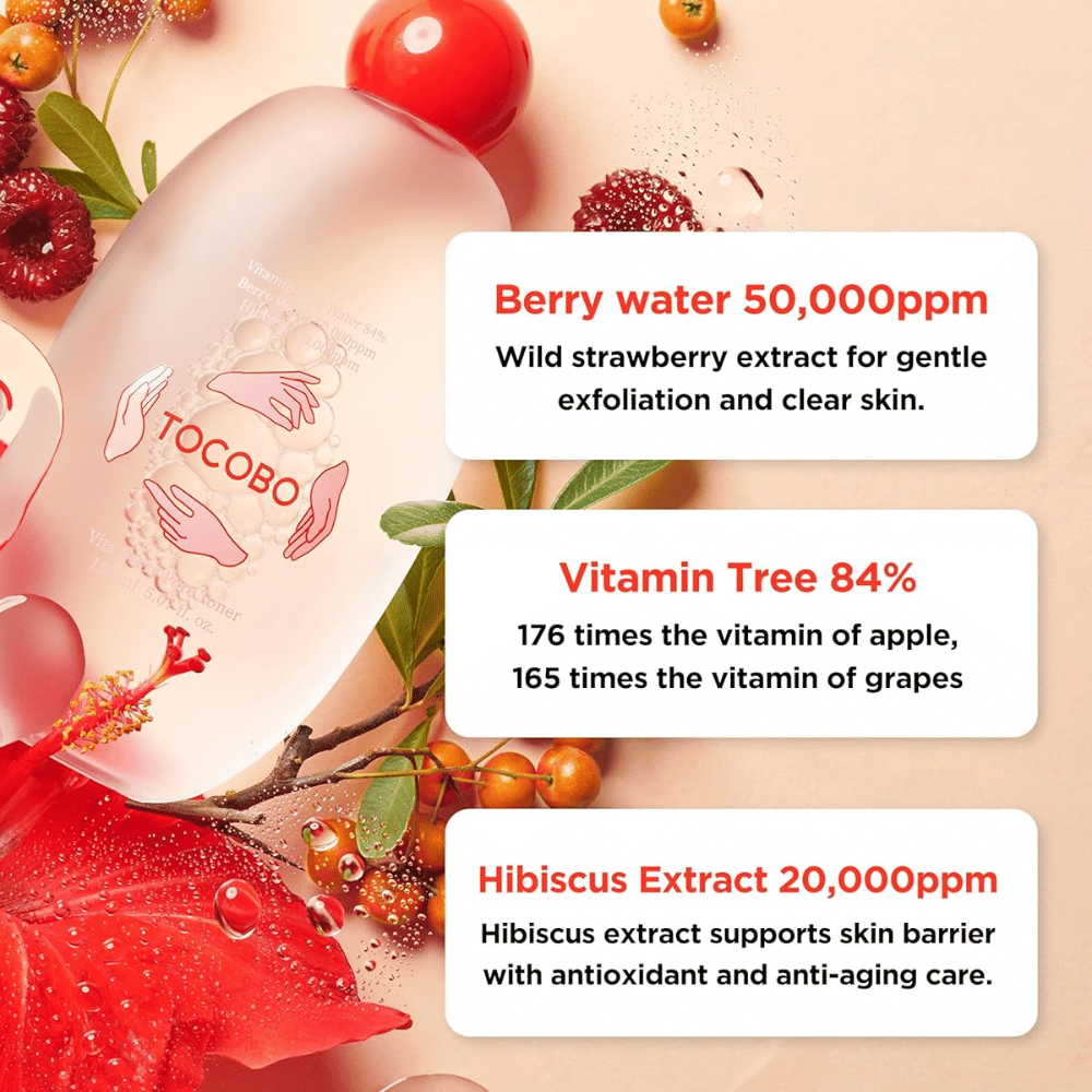 Ingrediensbillede som fremhæver nøgleingredienserne i toneren, inklusive berry water, vitamin tree og hibiscusekstrakt, med fokus på eksfoliering, antioxidantpleje og styrket hudbarriere.